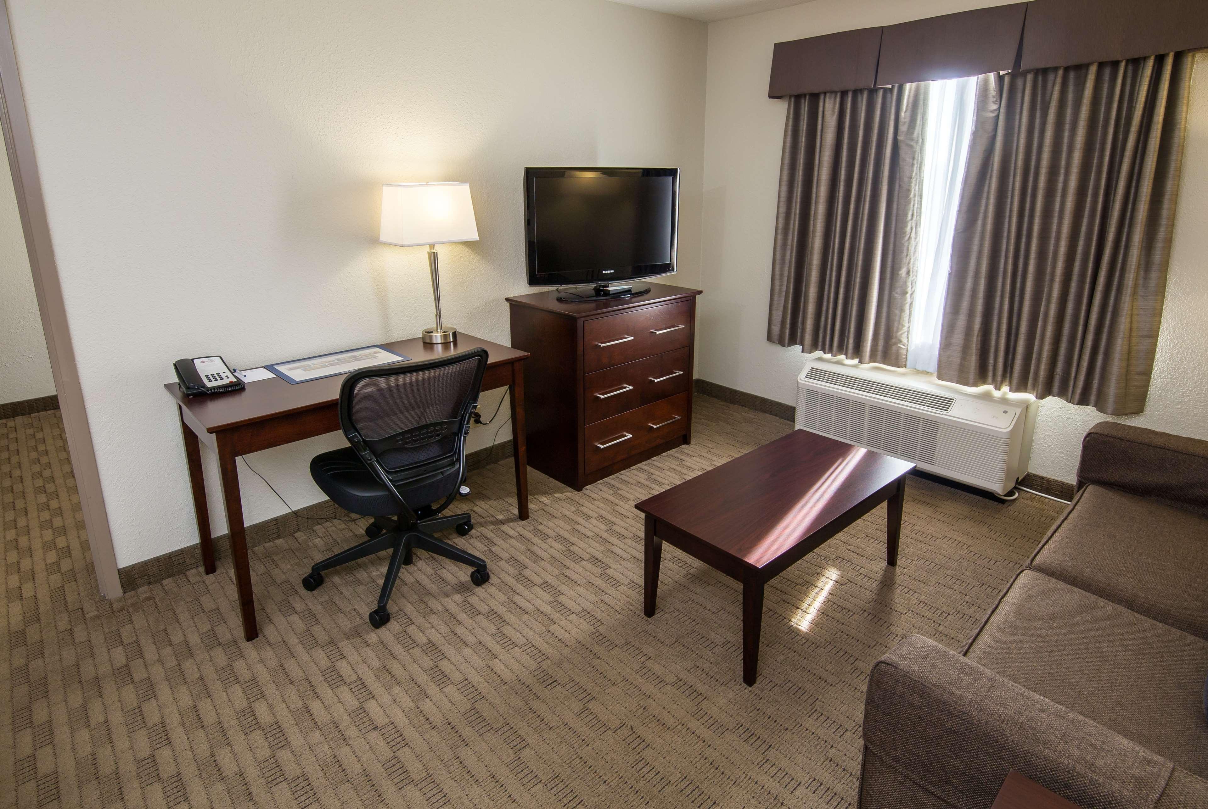 Best Western Plus Pembina Inn & Suites Winnipeg Exterior foto