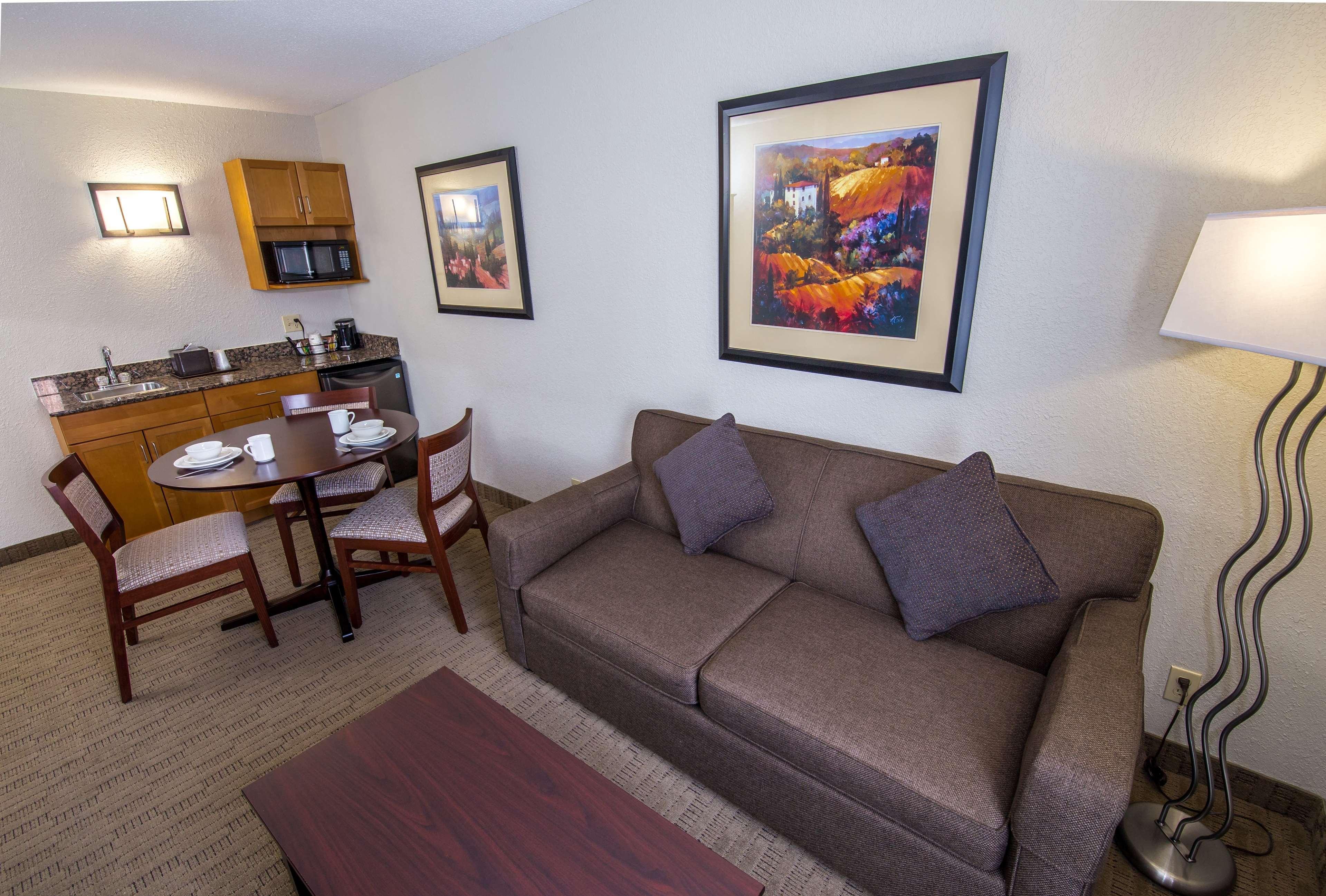 Best Western Plus Pembina Inn & Suites Winnipeg Exterior foto