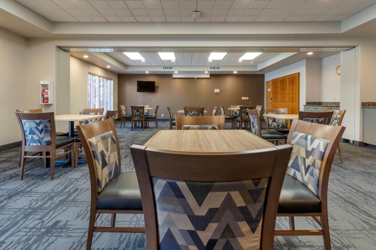 Best Western Plus Pembina Inn & Suites Winnipeg Exterior foto